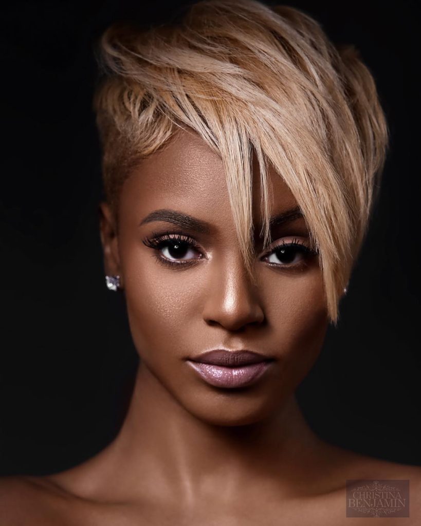 Chic Asymmetric Pixie with Messy Straight Texture and Tapered Sides on Light Champagne Blonde Hair Short Summer Hairstyle