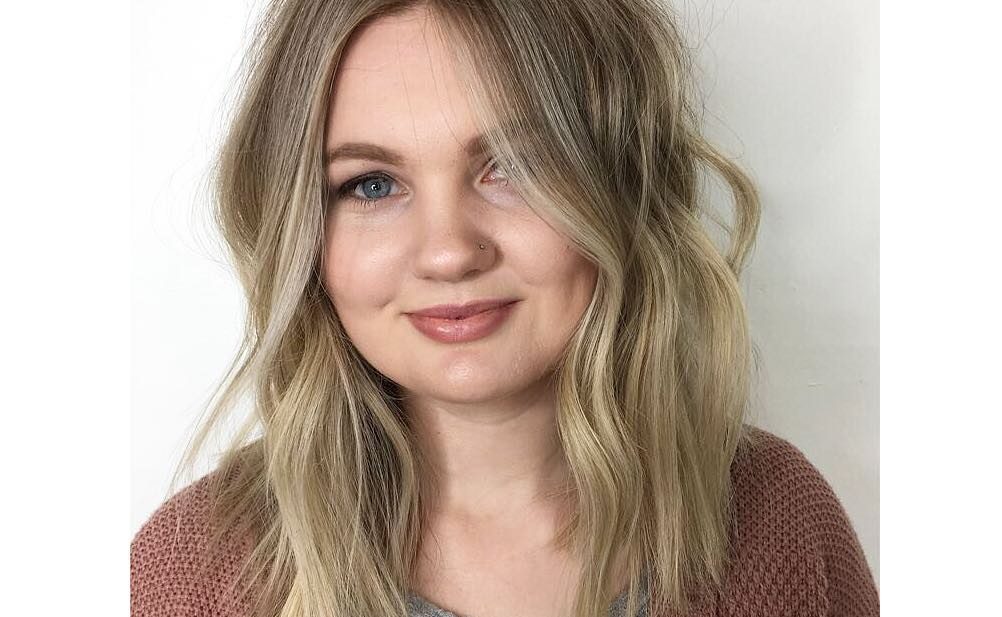 Soft Wavy Textured Lob with Seamless Layers and Subtle Ash Blonde Ombre Medium Length Hairstyle