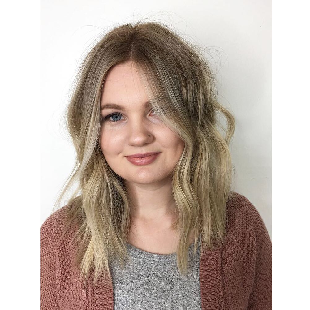 Soft Wavy Textured Lob with Seamless Layers and Subtle Ash Blonde Ombre Medium Length Hairstyle
